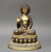 Figur, "Sitzender Buddha", Nepal, neuzeitlich, Metall, patiniert, auf doppeltem Lotus, 40 cm hoch