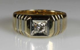 Ring, WG/GG 585, 1 Brillant ca. 0.35 ct., ca. 8.2 g, RM 20