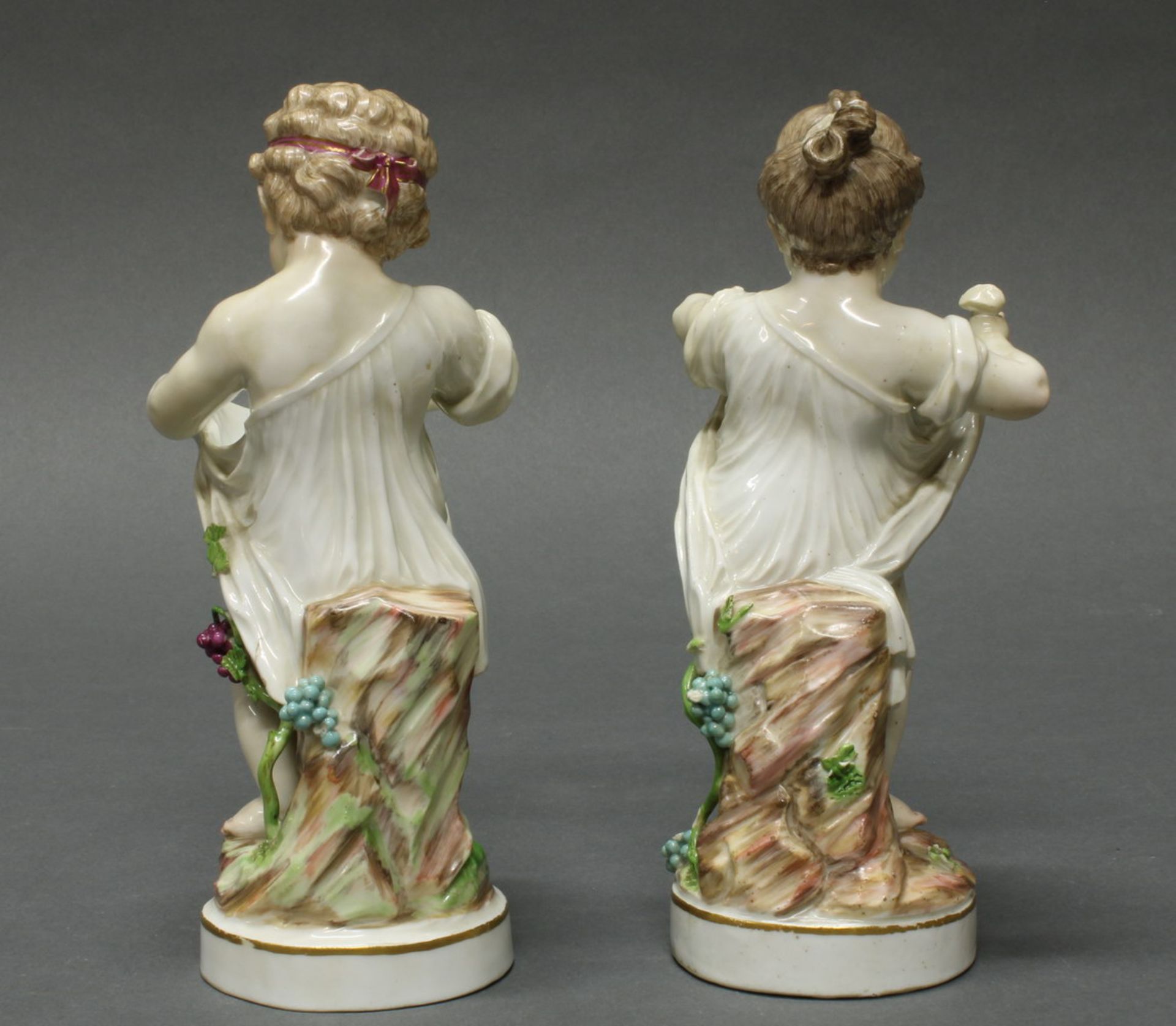 2 Porzellanfiguren, "Mädchen", "Knabe", wohl Meissen um 1770-1780, Schwertermarke, Amoretten mit - Image 2 of 3