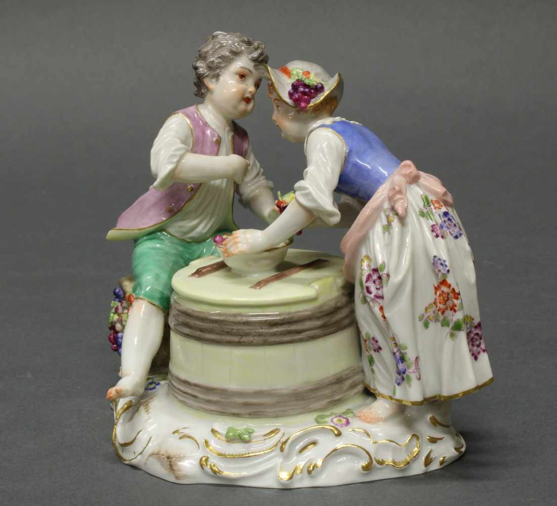 Porzellangruppe, "Winzerkinder mit Fass", Meissen, Schwertermarke, 1. Wahl, Modellnummer 2124, - Image 2 of 4