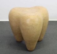 Hocker, Holz, dreipassige Form, ca. 45 cm hoch, laut Angaben Fa. Konert