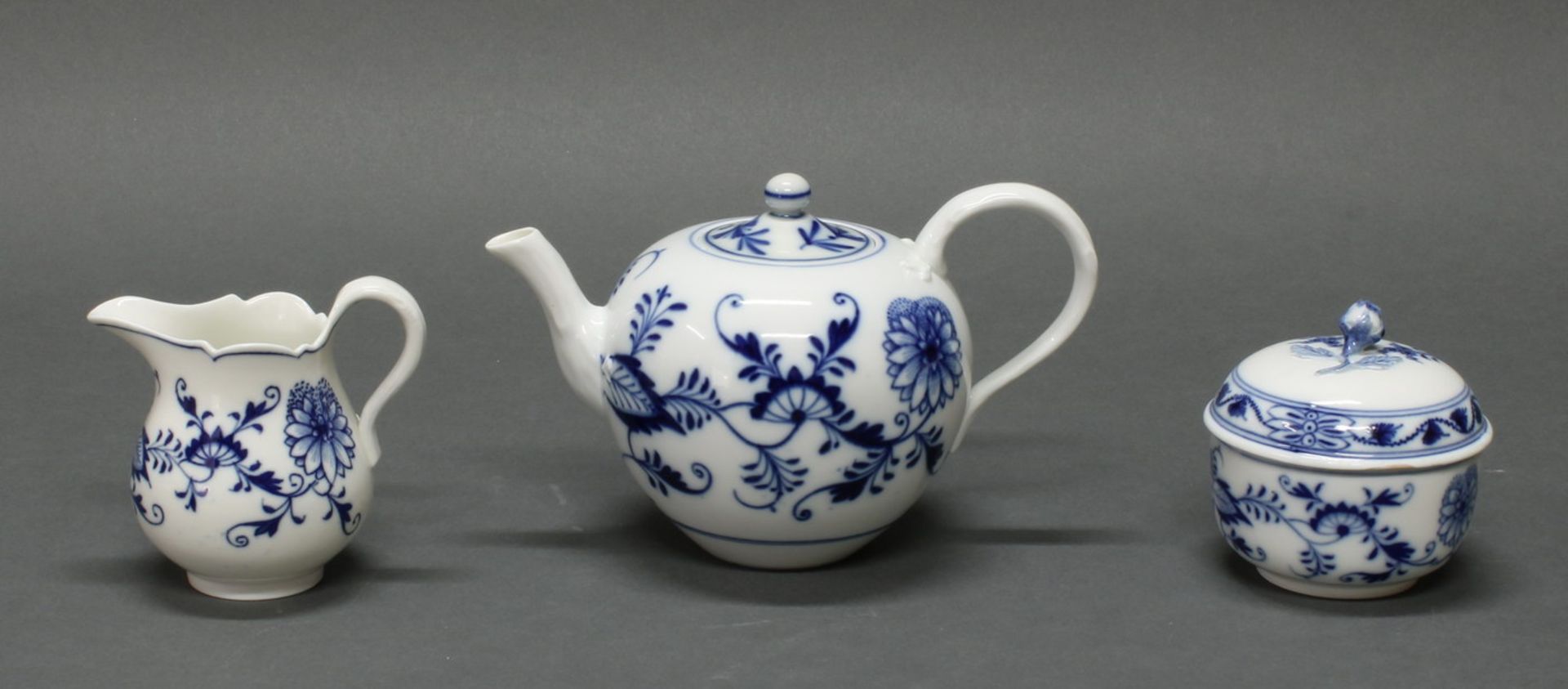 Teekanne, Sahnegießer, Zuckerdose, Meissen, Schwertermarke, 1850-1924, 1./2. Wahl, Zwiebelmuster,