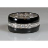 Ring, WG 750, Brillanten zus. ca. 1.14 ct., etwa w/vs-si, 2 Onyx-Reifen, 6 g, RM 17.5