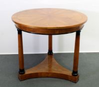 Salontisch, Biedermeier, um 1825, Kirschholz, drei Säulen auf dreipassigem Fuß, ø 91 cm, 79 cm hoch,