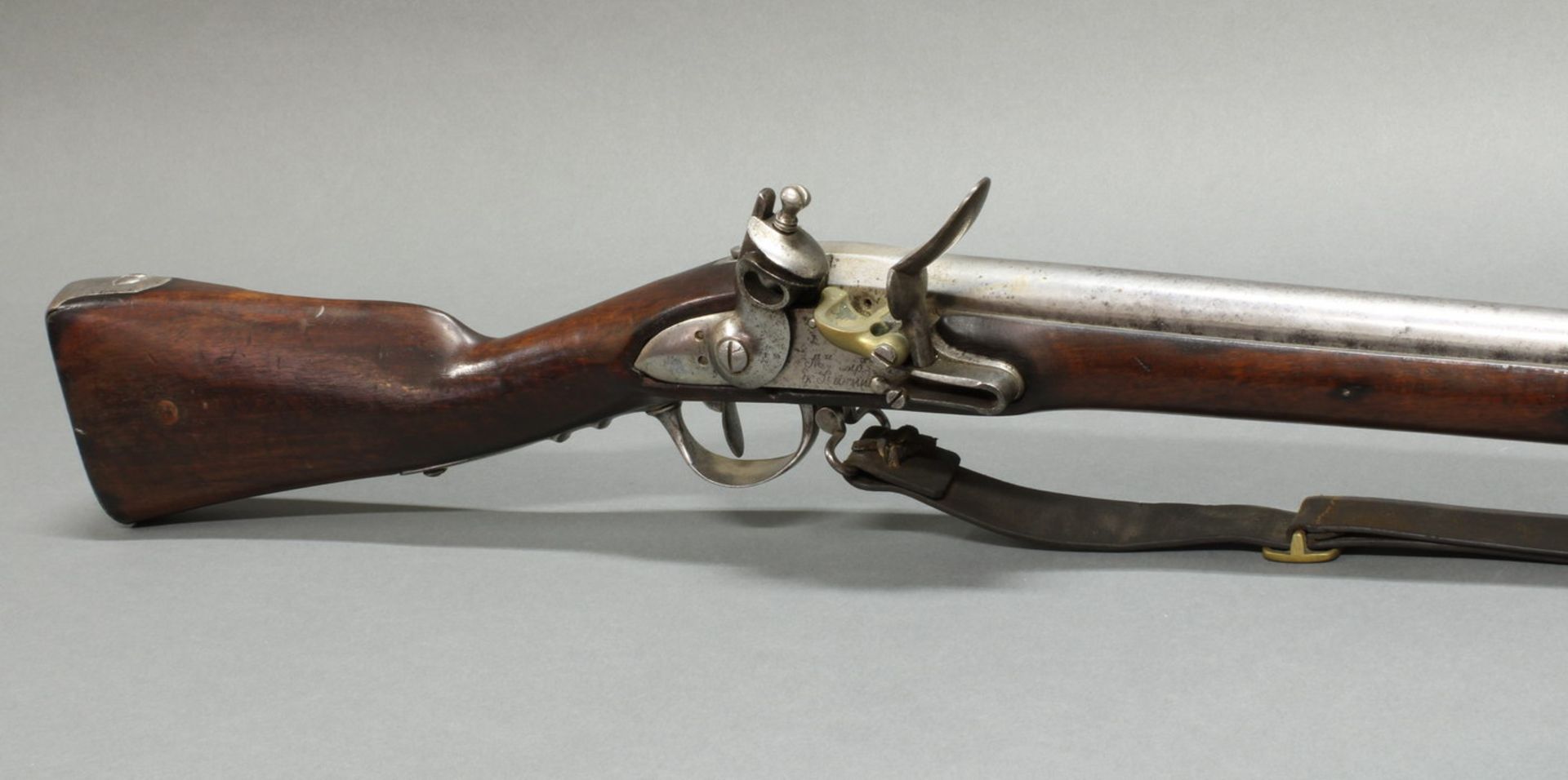 Steinschloss-Gewehr, mit original Bajonett in Lederscheide, militärisch, Frankreich, gestempelt