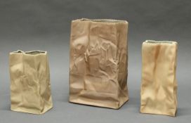 3 Tütenvasen, "Do not litter", Rosenthal, Porzellan, außen hellbraun matt, Modellentwurf von Tapio