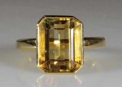 Ring, Atelier Richarz, Bonn (lt. Angaben), GG 750, 1 rechteckig facettierter Citrin, 11 g, RM 18