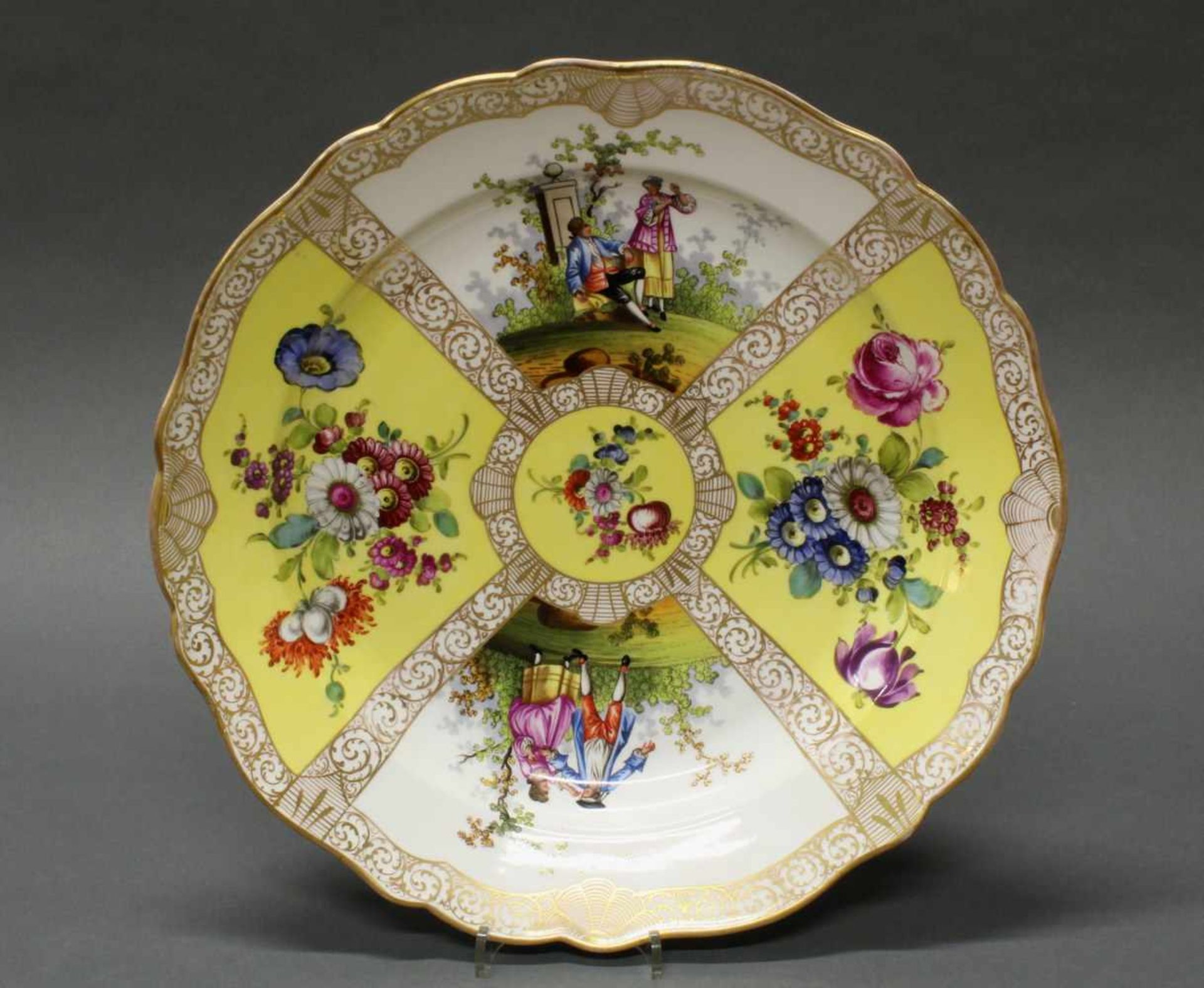 Platte, Meissen, Schwertermarke, 1850-1924, 2. Wahl, Reserven mit galanten Paaren bzw. mit Blumen