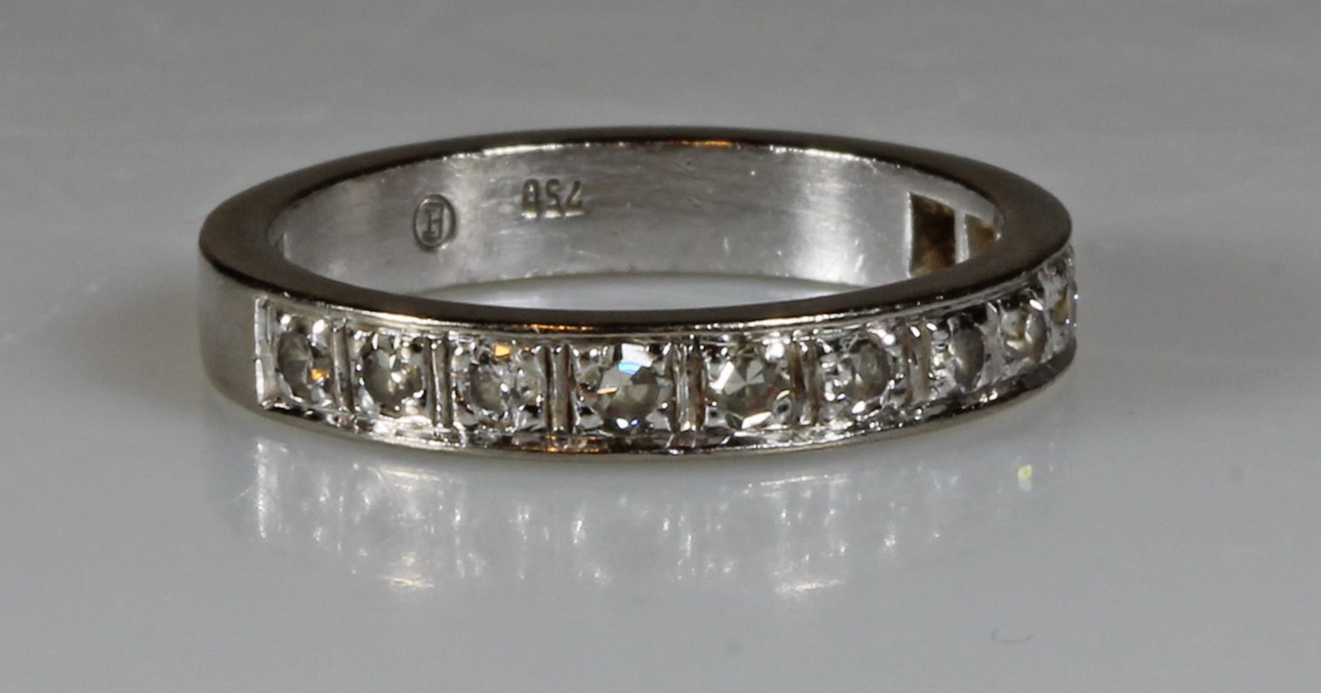 Halb-Memoire-Ring, WG 750, 11 Brillanten zus. ca. 0.16 ct., 3 g, RM 15.5