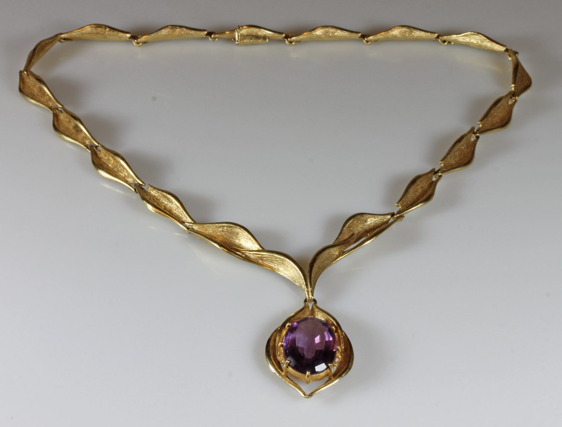 Collier, GG 585, 1 oval facettierter Amethyst, 43 g - Image 2 of 2