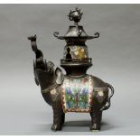 Weihrauchbrenner, "Elefant", Japan, um 1900, Metall, dunkel patiniert, Satteldecke und Deckel mit