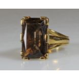 Ring, GG 585, 1 rechteckig facettierter Rauchquarz, 9 g, RM 17.5