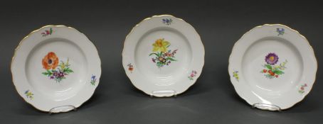 3 Suppenteller, Meissen, Schwertermarke, 2. Wahl, Blume 3, Goldrand, ø 24 cm