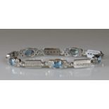 Armband, WG 750, 5 ovale facettierte Aquamarine zus. ca. 3.50 ct., 55 Brillanten zus. ca. 0.70