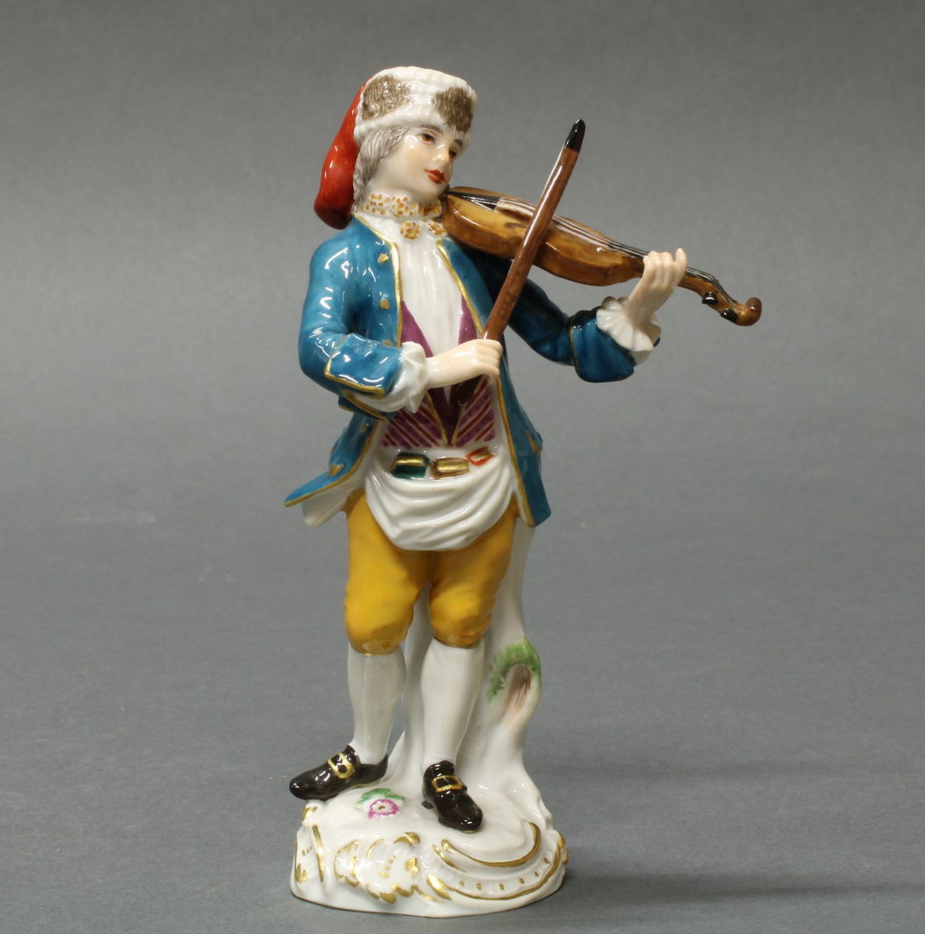 Porzellanfigur, "Geigenspieler mit Liederbüchern", Meissen, Schwertermarke, 2. Wahl, Modellnummer