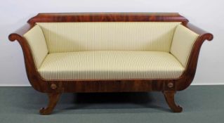 Sitzbank, Biedermeier, um 1830, Mahagoni, 87 x 180 x 66 cm, Furnier etwas ausgebessert,