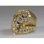 Ring, GG 585, 3 Brillanten zus. ca. 0.45 ct., 26 Besatz-Brillanten zus. ca. 0.52 ct., 8 g, RM 17