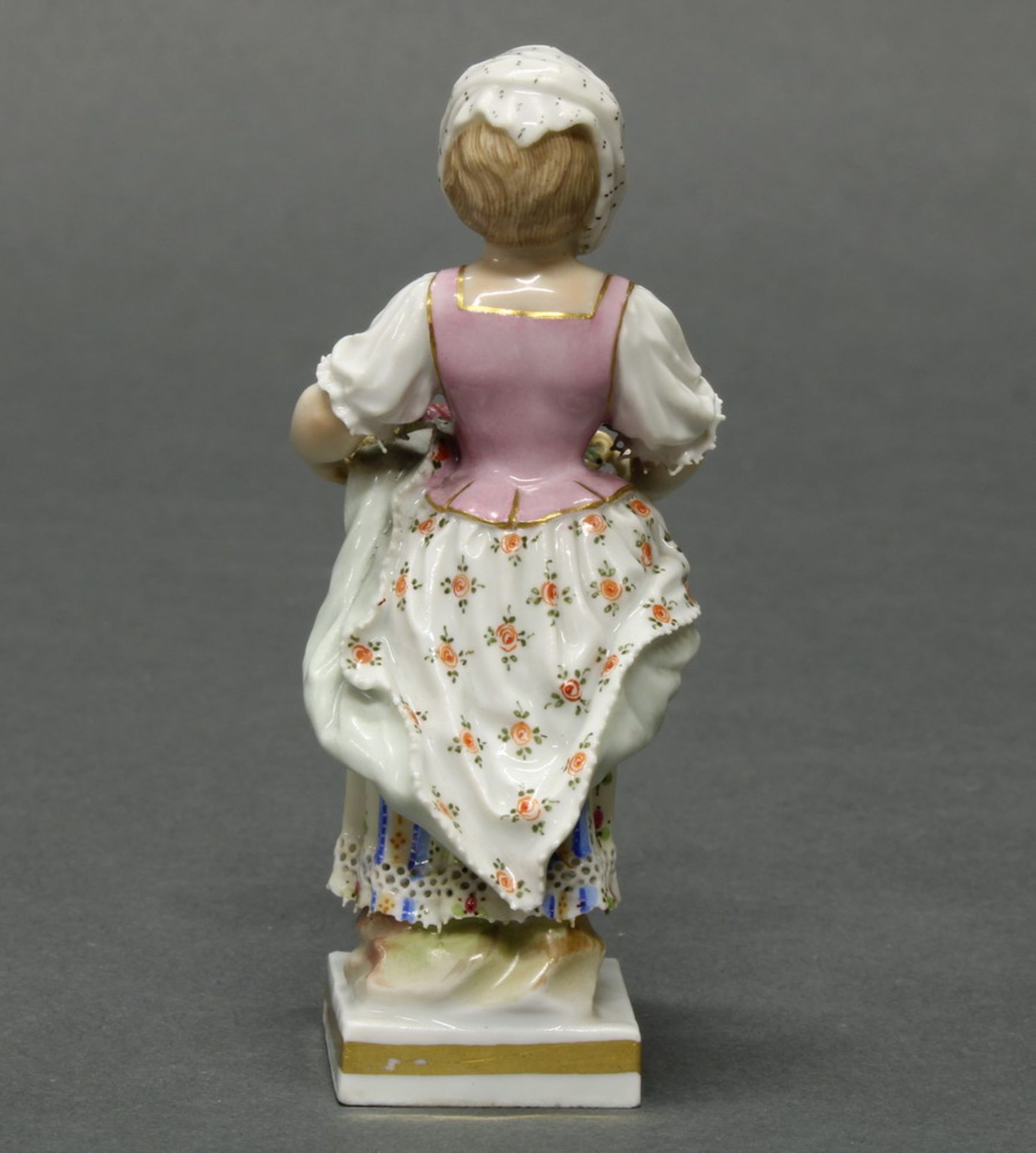 Porzellanfigur, "Mädchen mit Weinkorb", Meissen, Schwertermarke, 1. Wahl, polychrom und - Image 3 of 5
