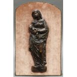 Relief, Holz geschnitzt, "Madonna mit Kind", wohl 17. Jh., 33 cm hoch, kleine Beschädigungen, auf