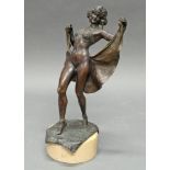 Bronze, 'Orientalische Tänzerin auf kleinem Teppich', beiger Marmorsockel, 29 cm bzw. 34 cm hoch