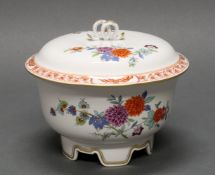 Deckelschüssel, Meissen, Schwertermarke, 1. Wahl, bunte indische Blumen, Kante, Goldrand, 15 cm