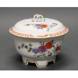 Deckelschüssel, Meissen, Schwertermarke, 1. Wahl, bunte indische Blumen, Kante, Goldrand, 15 cm