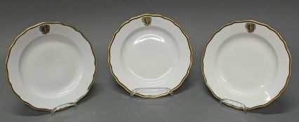 3 Teller, "Dresdner Stadtwappen", Meissen, Schwertermarke, 1850-1924, 1. Wahl, Fahne mit gold-