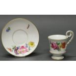 Mokkatasse mit Untertasse, Meissen, Schwertermarke, 1. Wahl, bunte Blumen, Goldrand, volutierter