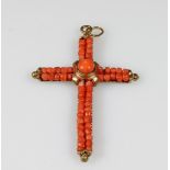 Anhänger, 'Kreuz', Ende 19. Jh., Koralle/Metall, 5.5 x 4 cm