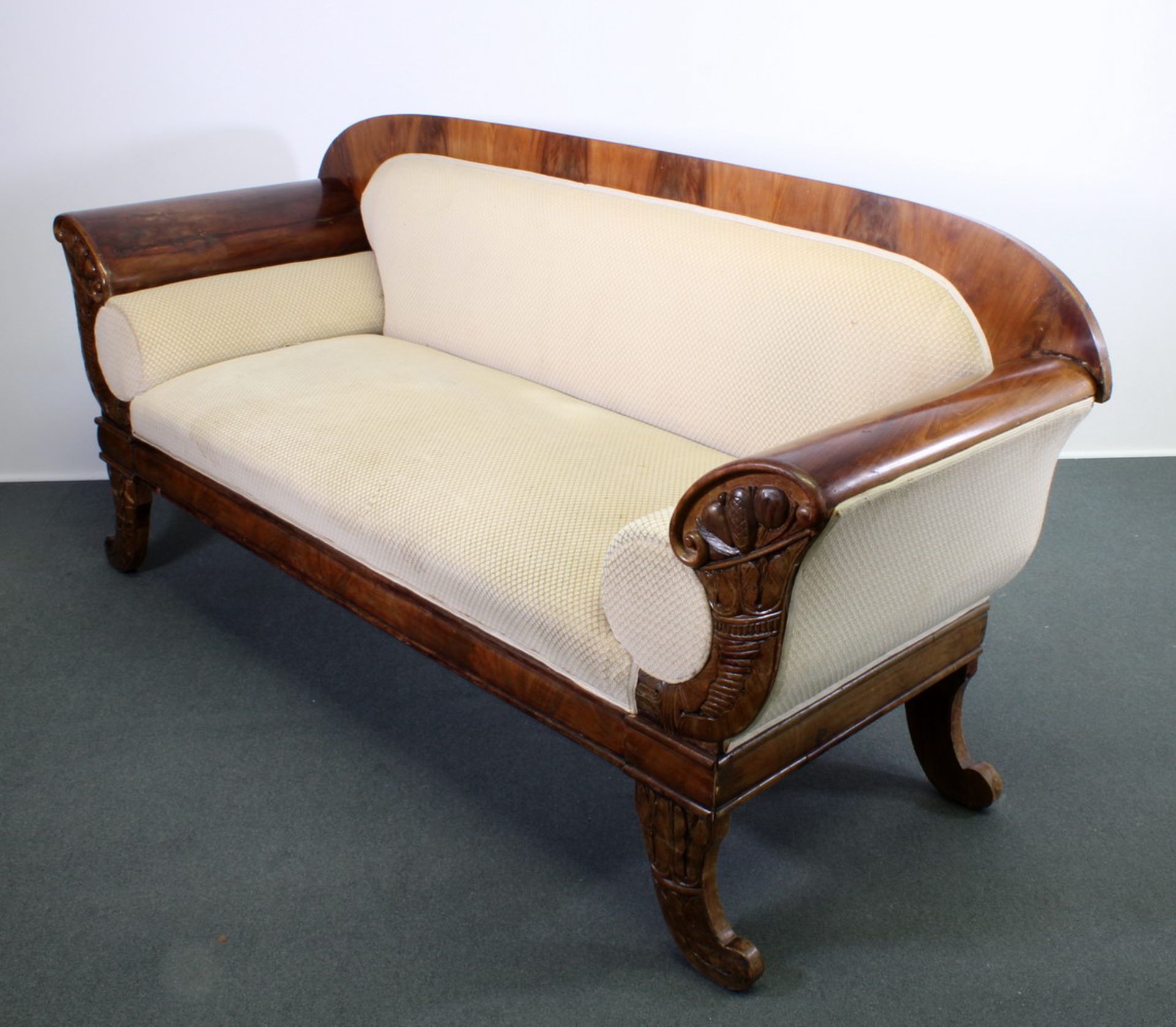 Sofa, norddeutsch, Biedermeier, um 1830, Mahagoni, seitlich Füllhörner, 200 cm breit, diverse - Bild 3 aus 3