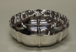 Obstschale, Silber 800, Italien, Schiavon, passig-geschweift, von Graten gegliedert, 7.5 cm hoch,