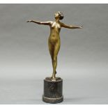 Bronze, grünbraun patiniert,"Tänzerin", verso bezeichnet Dumont-Paris, Anfang 20. Jh., auf