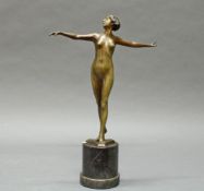 Bronze, grünbraun patiniert,"Tänzerin", verso bezeichnet Dumont-Paris, Anfang 20. Jh., auf