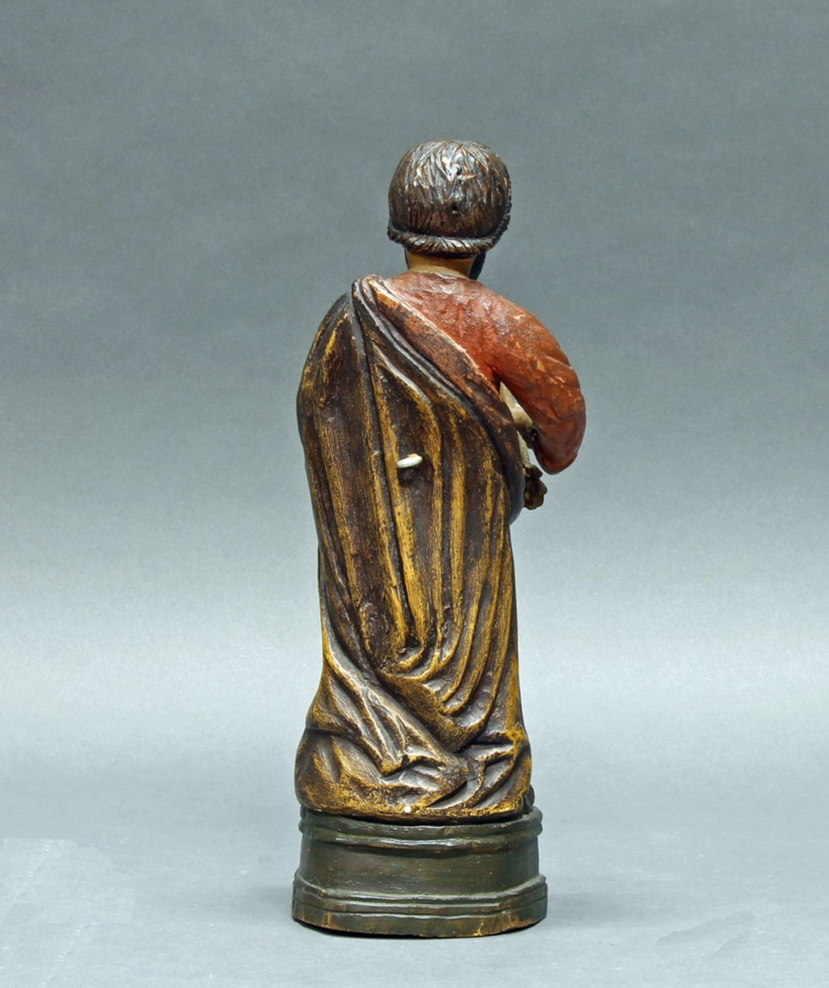 Skulptur, Holz geschnitzt, "Hl. Petrus", 19./20.Jh., farbig gefasst, 34.5 cm hoch, rechte Hand - Bild 2 aus 3