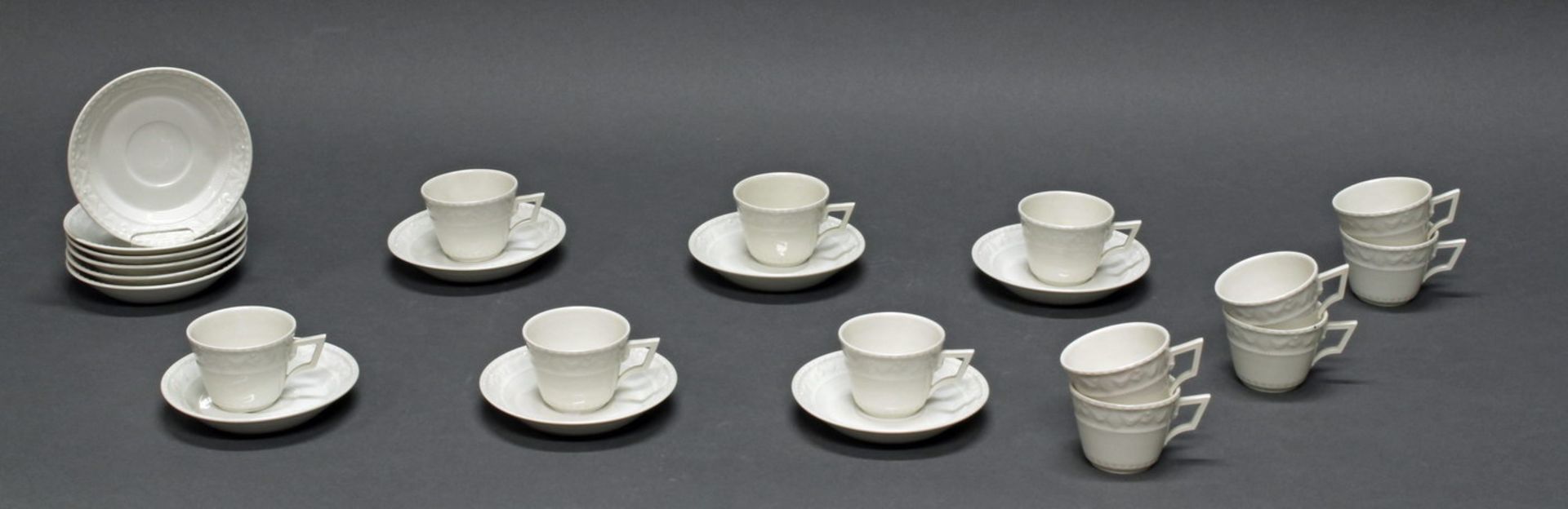 12 Espressotassen, 12 Untertassen, KPM Berlin, Kurland, Weißporzellan, 4.5 cm hoch