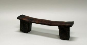 Große Kopfstütze, Zulu, Natal, Afrika, 20. Jh., authentisch, Holz, 13.5 x 44 cm. Provenienz: