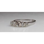 Ring, WG 585, 5 Brillanten zus. ca. 0.50 ct., 3 g, RM 19