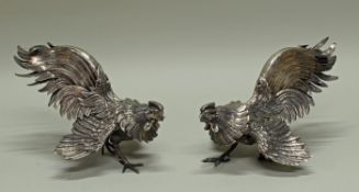 2 Tierfiguren, "Kampfhähne", Silber 800, mit aufgesetzten Glasaugen, 17-19 cm hoch, zus. ca. 3.100