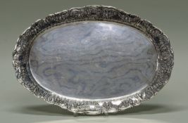 Vorlegeplatte, Silber 800, deutsch, oval, Reliefrand mit Blütengirlanden, glatter Spiegel, 36.5 x