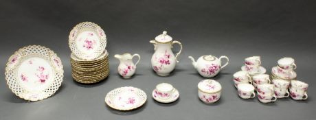 Kaffee- und Teeservice, Meissen, Schwertermarke, 1850-1924, 1. Wahl, Bukett, purpur, Goldgräser,