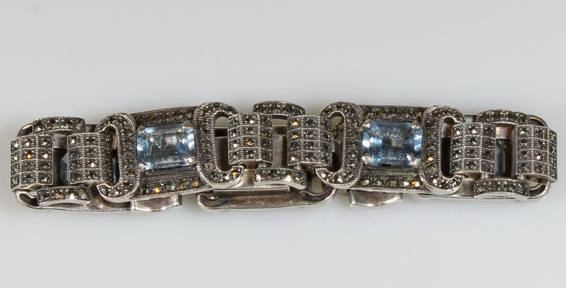 Armband, Ende 19. Jh., Silber 925, Markasiten, 5 facettierte hellblaue Spinelle, 21.5 cm lang, 45 g