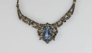 Collier, Ende 19. Jh., Silber 925, Markasiten, 1 facettierter hellblauer Spinell, 42 cm lang, 11 g