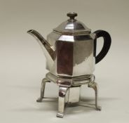 Teekanne auf Rechaud, Silber 900, oktogonale Form, schwarzer Holzhenkel, gesamt 26 cm hoch, zus. ca.