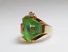 Ring, Atelier Meuter-Reckermann, Solingen, GG 750, 1 Turmalin ca. 11.07 ct., sechseckig, 1