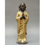 Figur, "Luohan Ananda", China, neuzeitlich, Metall, patiniert, vergoldet, stehend mit gefalteten