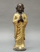 Figur, "Luohan Ananda", China, neuzeitlich, Metall, patiniert, vergoldet, stehend mit gefalteten