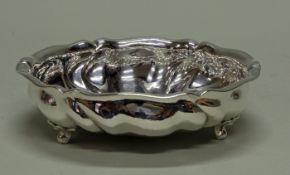 Schale, Silber 835, Wilhelm Binder, gedrehte Züge, auf drei Füßen, 5.5 cm hoch, ø 20 cm, ca. 263 g