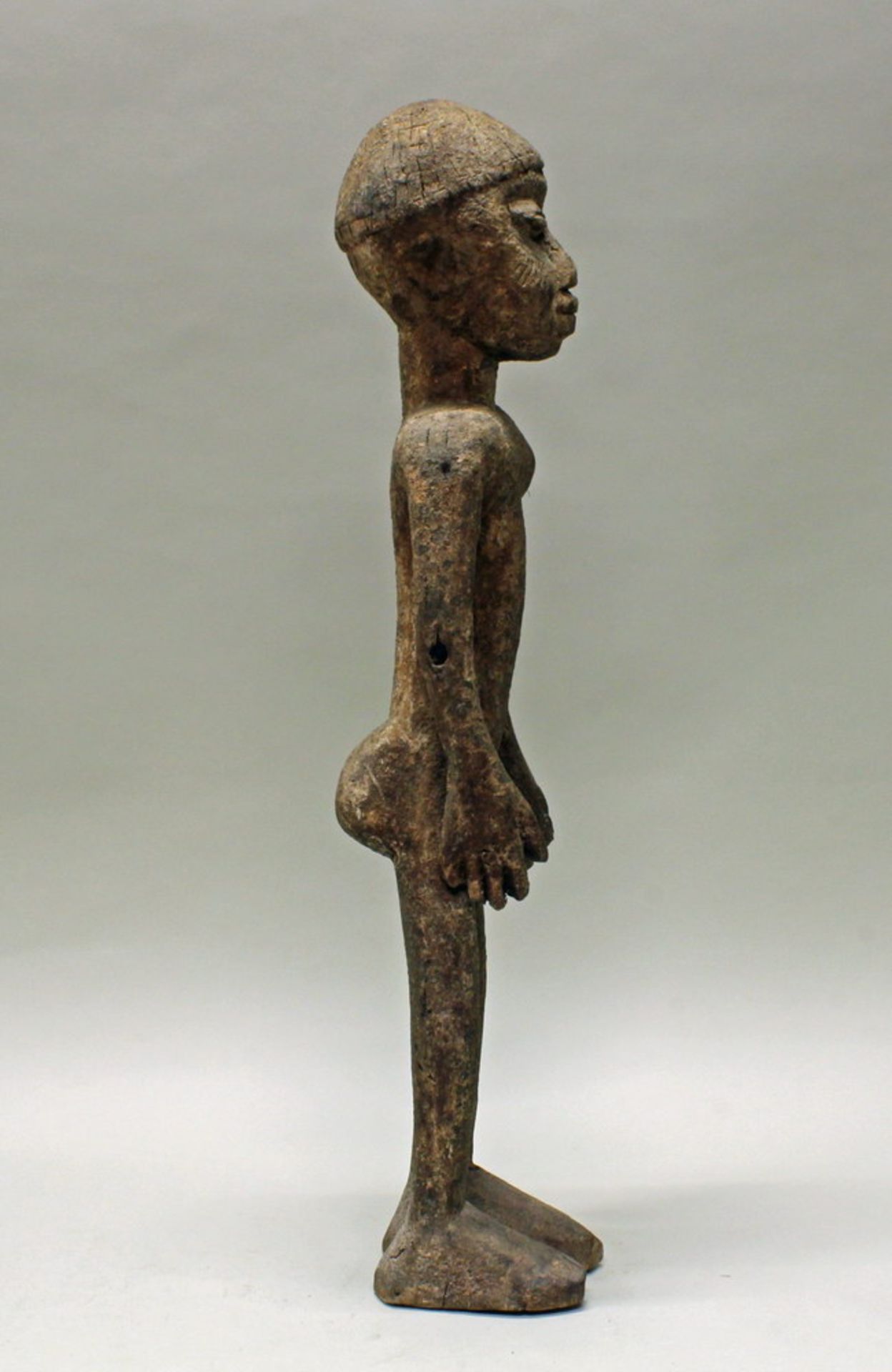 Weibliche Figur, Lobi, Afrika, authentisch, Holz mit alter Patina, 78 cm hoch. Provenienz: - Bild 2 aus 4