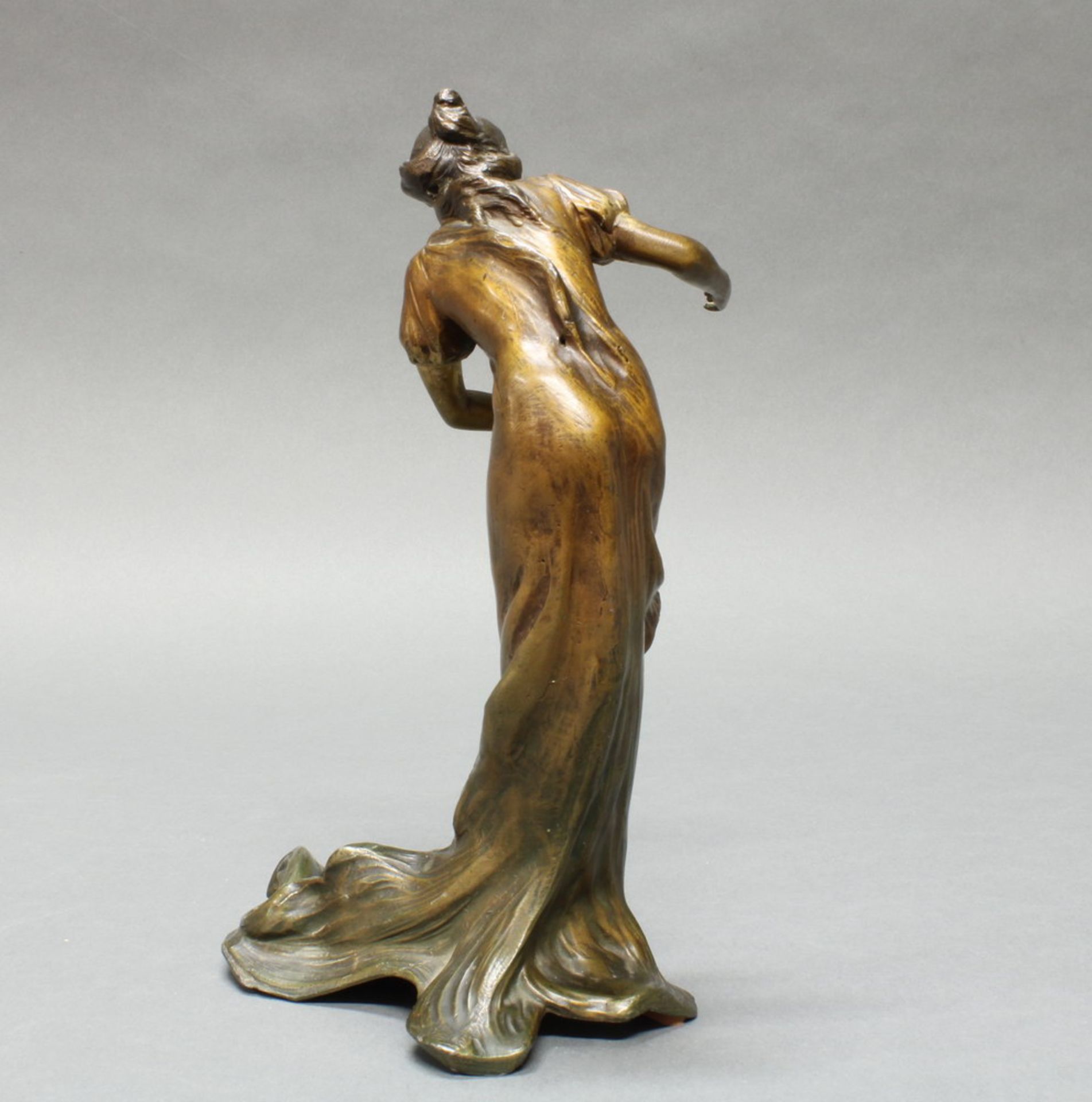 Plastik, Metallguss, bronziert, "Junge Frau in langem Kleid", Jugendstil, 24.5 cm hoch, leicht - Image 2 of 4