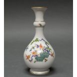 Vase, Meissen, Schwertermarke, 1. Wahl, indisches Astmuster, bunt, Goldrand, Flaschenform, 18 cm